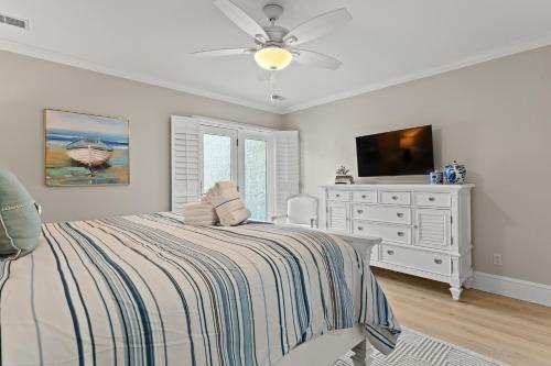 Serene, Pet Friendly Sea Pines Villa Near Beach with Pool Access Serene, Pet Friendly Sea Pines Villa Near Beach with Pool Access