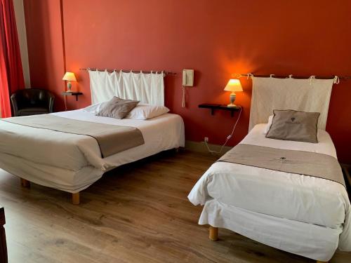 1 double bed, 1 twin bed