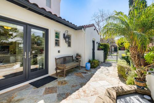 9 Mi to Beach Pet-Friendly Apt in San Diego! in Rancho Peñasquitos