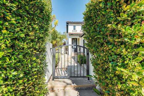 9 Mi to Beach Pet-Friendly Apt in San Diego! in Rancho Peñasquitos