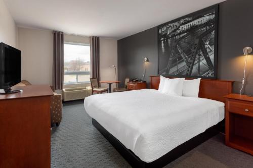Deluxe King Room - Non-Smoking