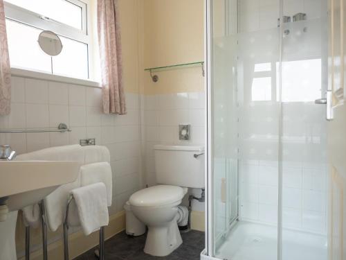 Standard Double Room image 3