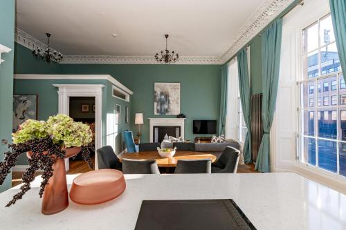Dragon Suites Luxury Apartments at 8 Albyn Place 4