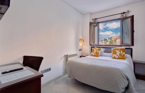 Economy Double Room image 9