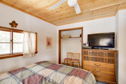 Boat Dock and Fire Pit Waterfront Home in Crosslake