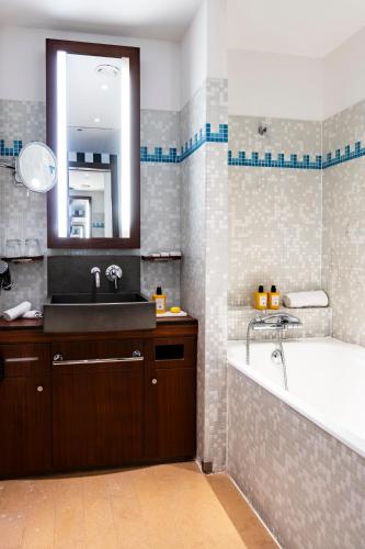 Radisson Blu Champs-Elysées Paris - image 4