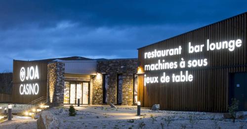GITE COSY "LE CLAIRBIER" AVEC CHEMINEE ET JACUZZI à St Laurent en Grandvaux (GITE COSY "LE CLAIRBIER" AVEC CHEMINEE ET JACUZZI a St Laurent en Grandvaux) in แซ็ง-ปิแยร์
