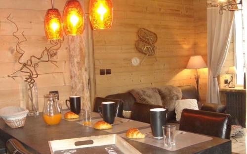 GITE COSY "LE CLAIRBIER" AVEC CHEMINEE ET JACUZZI à St Laurent en Grandvaux (GITE COSY "LE CLAIRBIER" AVEC CHEMINEE ET JACUZZI a St Laurent en Grandvaux) in แซ็ง-ปิแยร์