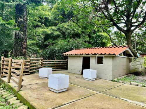 4br 240 M Pool Next To El Tesoro Mall, Medellín (fotografie 9)