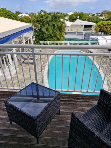 LES SAINTES SAINTE-ANNE in บัว โฌลอง