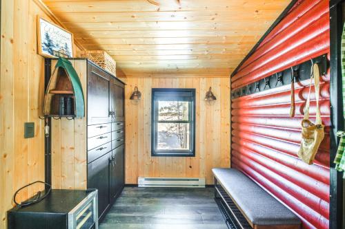 Lakefront Cabin on Lake Vermilion Dock, Boat Lift