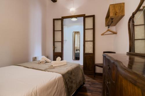 Magalhaes · Trad flat in Poble Sec, near ramblas, Barcelona (fotografie 9)