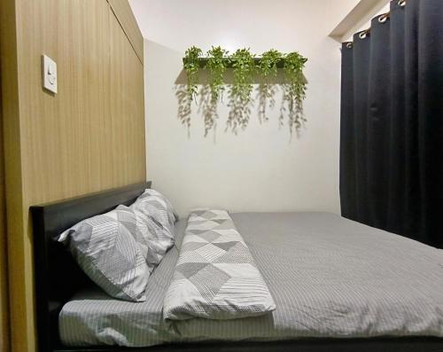 Shore Residences MOA Minimalist Room, Manila