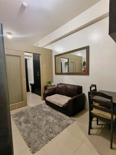 Shore Residences MOA Minimalist Room - Tap to explore photos