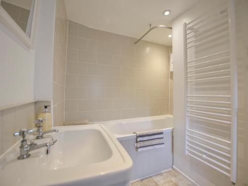 1 Gabberwell Cottages - image 2