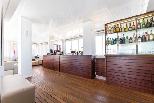 Hotel Almudaina - image 2