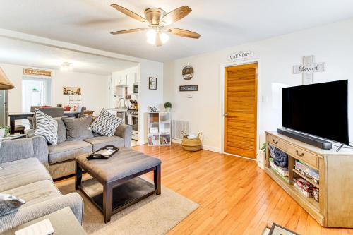 Pet-Friendly Home with Fenced Yard Cozy in Casey in คาซีย์ (อิลลินอยส์)