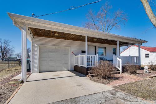 Pet-Friendly Home with Fenced Yard Cozy in Casey in คาซีย์ (อิลลินอยส์)