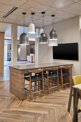 אוכל ומשקאות, Fairfield by Marriott Inn & Suites Cornelia in קורנליה