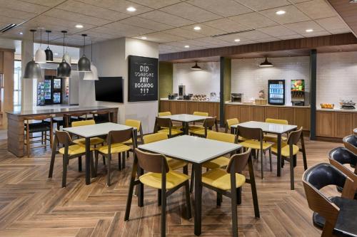 אוכל ומשקאות, Fairfield by Marriott Inn & Suites Cornelia in קורנליה