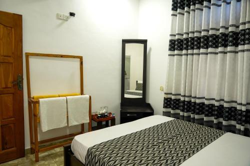 Deluxe Queen Room image 1