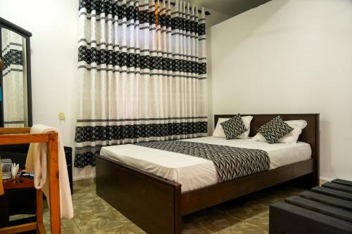 Deluxe Queen Room image 3