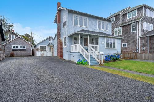 Hydrangea and Forget Me Not 3 Br home by RedAwning – Seaside, OR