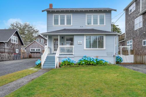 Hydrangea and Forget Me Not 3 Br home by RedAwning – Seaside, OR