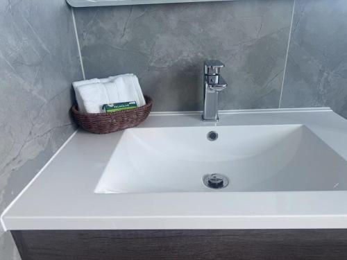 Two Bedroom Apartment, Окленд (фото 9)