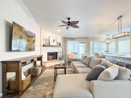 Val Vista Oasis Gorgeous Gilbert Home with Pool 1347