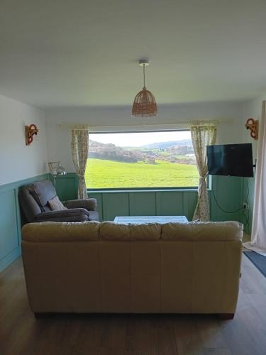 The Hideaway Tragumna a hidden gem by the sea with outdoor sauna in Castlehaven
