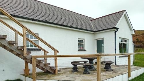 The Hideaway Tragumna a hidden gem by the sea with outdoor sauna in Castlehaven
