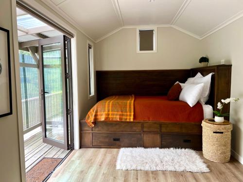 Two Off Grid Country Cabins 1 Double Bed in Each in Waitoki