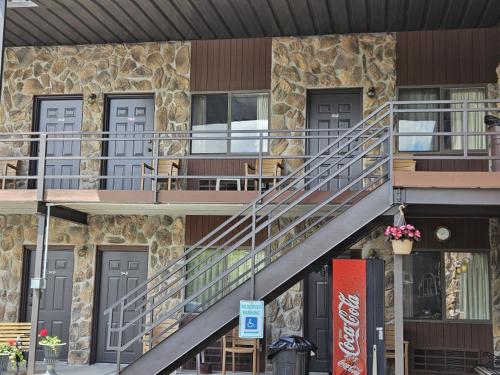 Otter Creek Inn