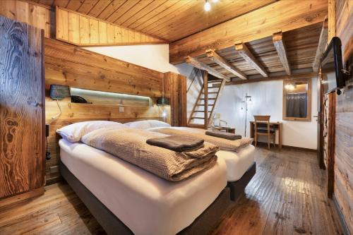 4 twin beds