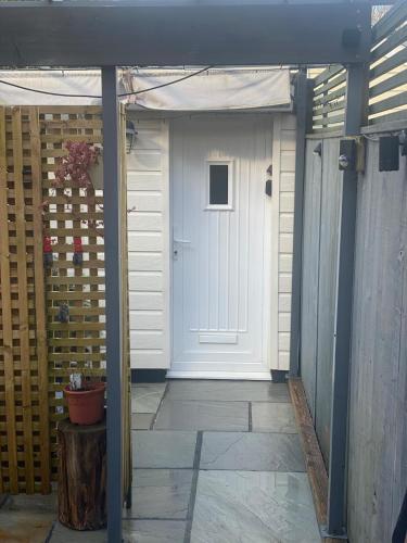 Exterior view, Studio 114 in Newport South