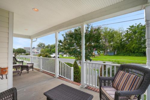 Twins at Bay - Modern luxuries in town! in Cape Charles