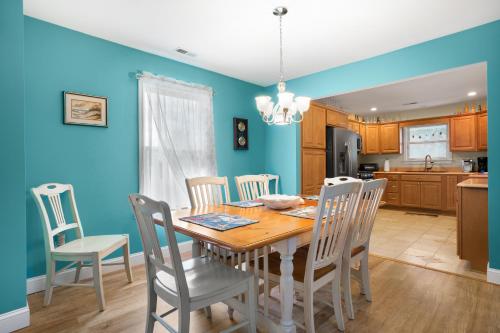 Twins at Bay - Modern luxuries in town! in Cape Charles