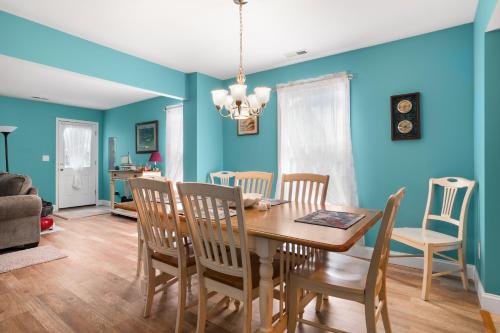 Twins at Bay - Modern luxuries in town! in Cape Charles