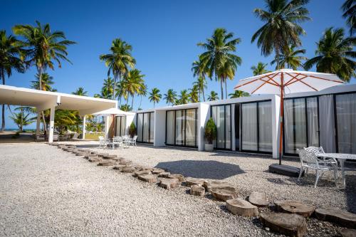 A szálláshely kívülről, The Palm Bay Club Lodge in Nagua