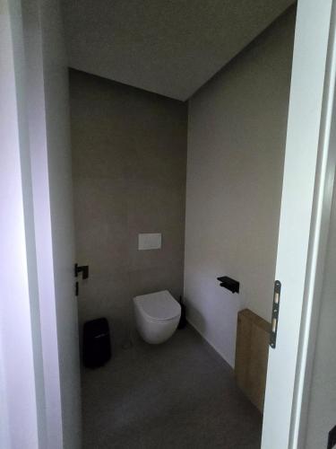 Spacious Minimalistic Loft ,5 minutes walk to Metro, Athènes (photo 2)
