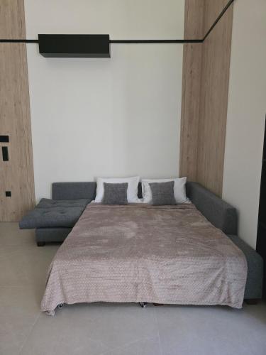 Spacious Minimalistic Loft ,5 minutes walk to Metro, Athènes (photo 3)
