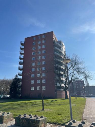 Large west Amsterdam Apartment with balcony, Амстердам (фото 5)