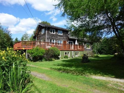 A szálláshely kívülről, B&B Pinorama in Sutton (QC)