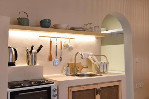 StayBridge Apartments, Mesongi