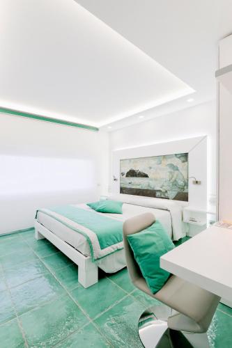 1 queen bed, 1 twin bed