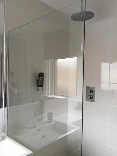 Luxury King Room image 7