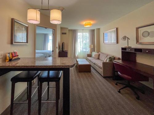 One-Bedroom Queen Suite with Two Queen Beds and Sofa Bed