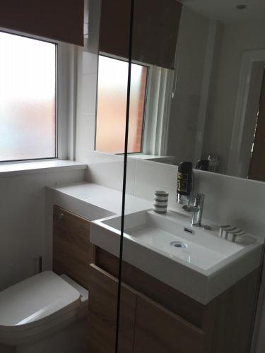 Luxury King Room image 6