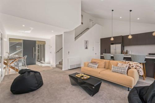 Cozinha, Mesmerising Lake Views- 3 Bedroom Home Frankton in Frankton
